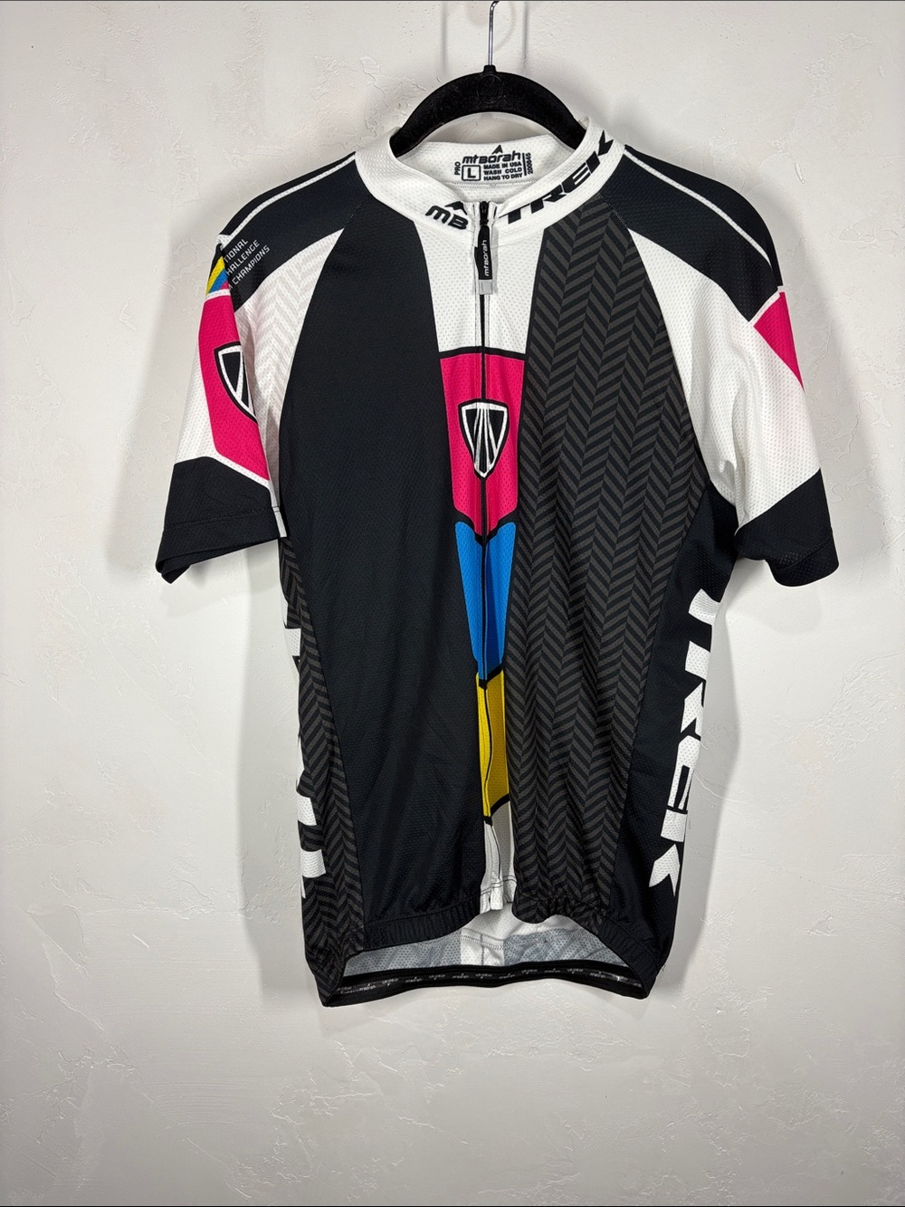 Mt Borah Short Sleeve Cycling Jersey - Black with Pink size large